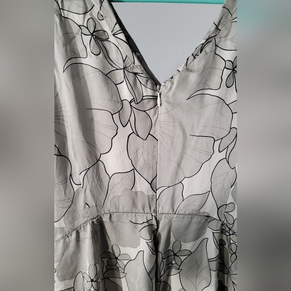 Kensie 100% Silk Floral silver dress - Picture 5 of 6